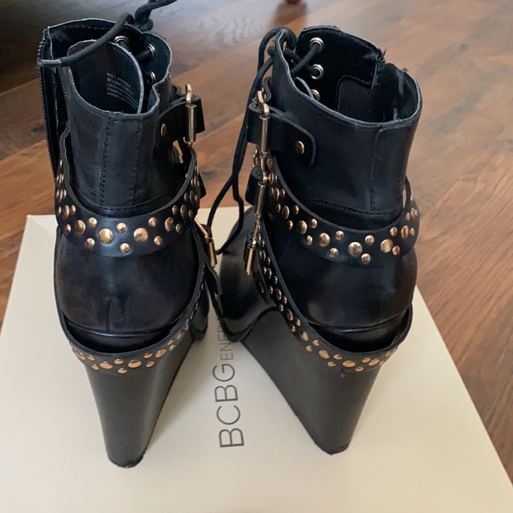 Women Bootie Boots - Picture 2 of 7